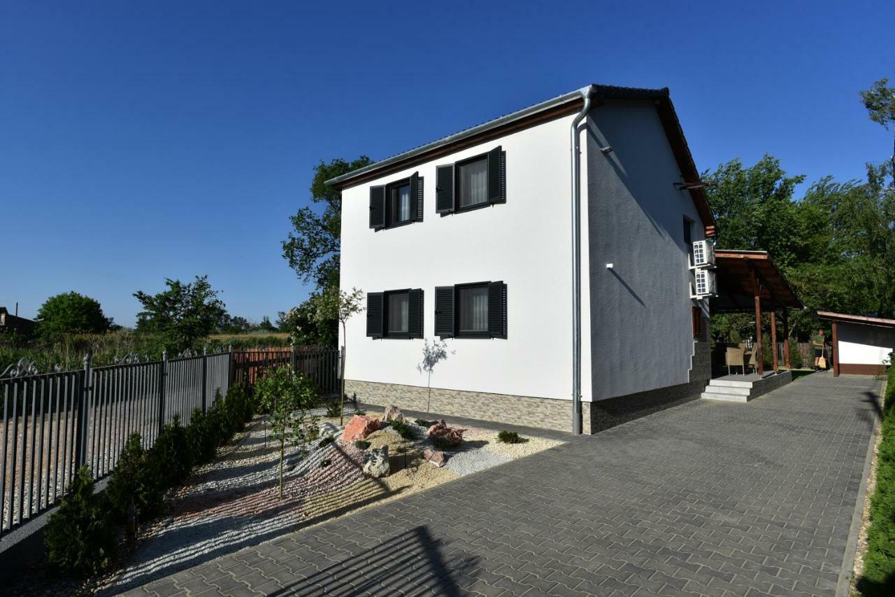 Siraly Apartman Hajdúnánás Exteriér fotografie
